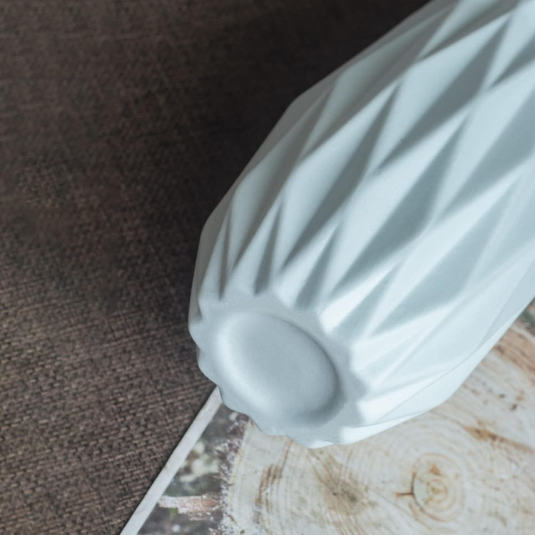 Simple White Ceramic Vase, Modern Home Decoration Porcelain Vase Flower Vase Origami Design, Flower Arrangement Decoration Shooting Props (Blue)